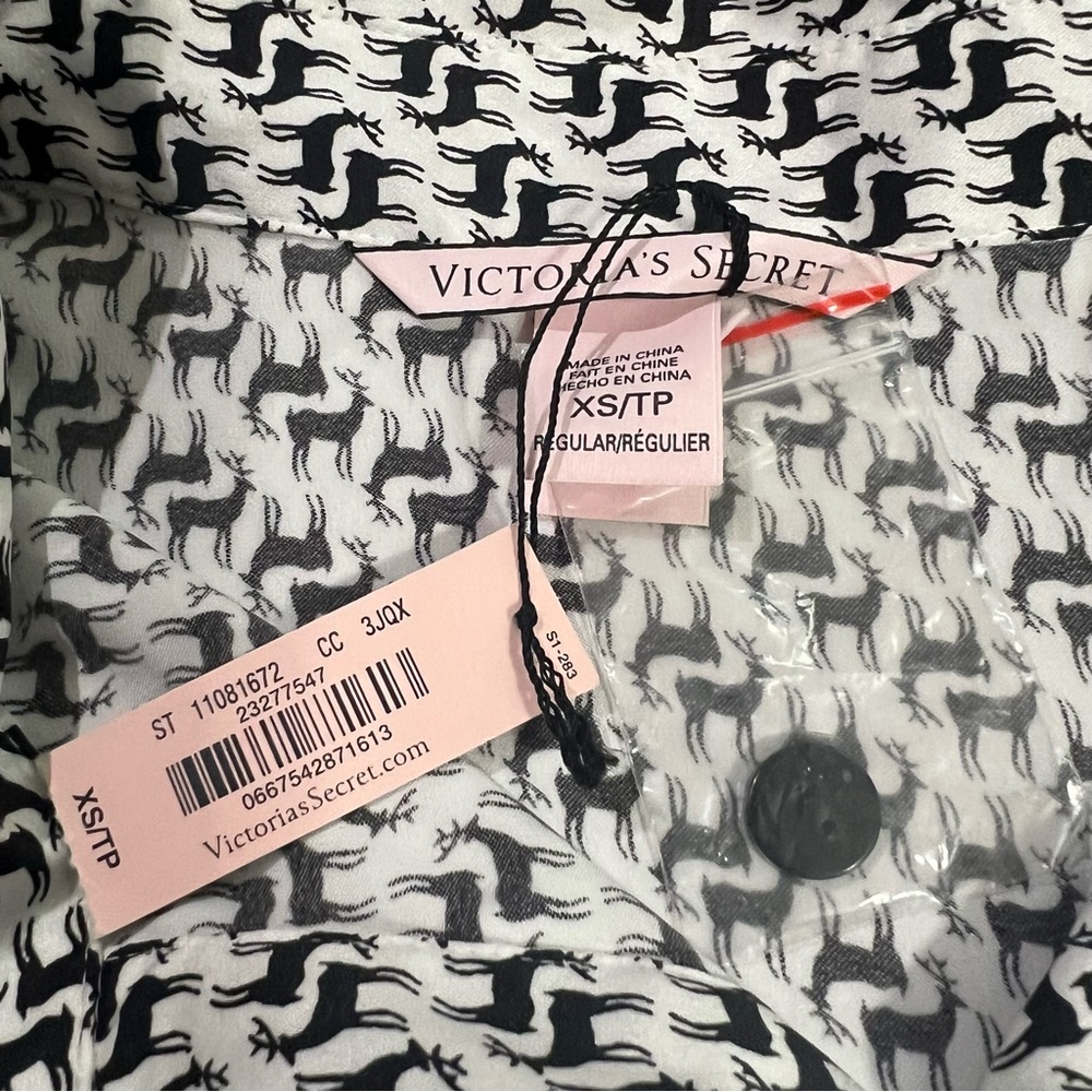 Victoria's Secret Satin Classic Long Pajamas Black/White Reindeer Print Sz XS - Picture 3 of 8